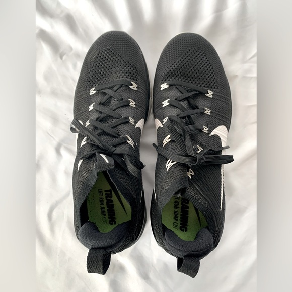 NIKE (size 10.5) Metcon FlyEase Training Sneaker - Picture 2 of 4